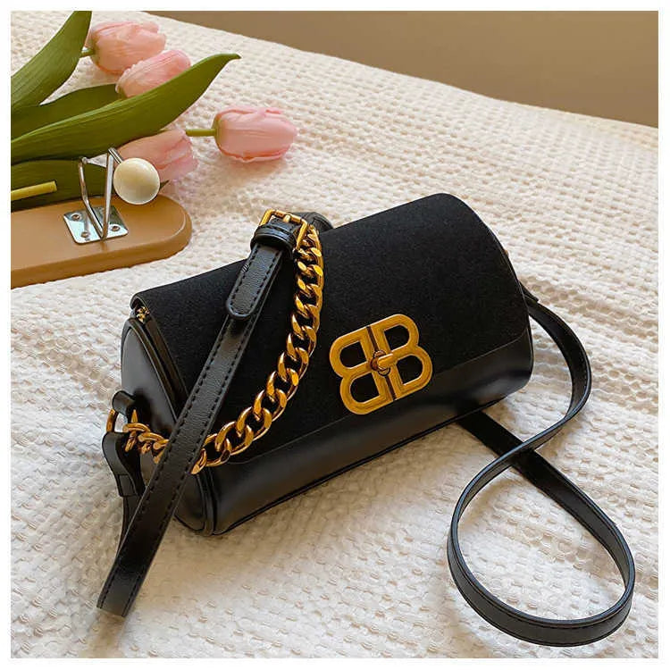 Classy Wardrobe Noir Charm Chain Sling – Fancy Leathe